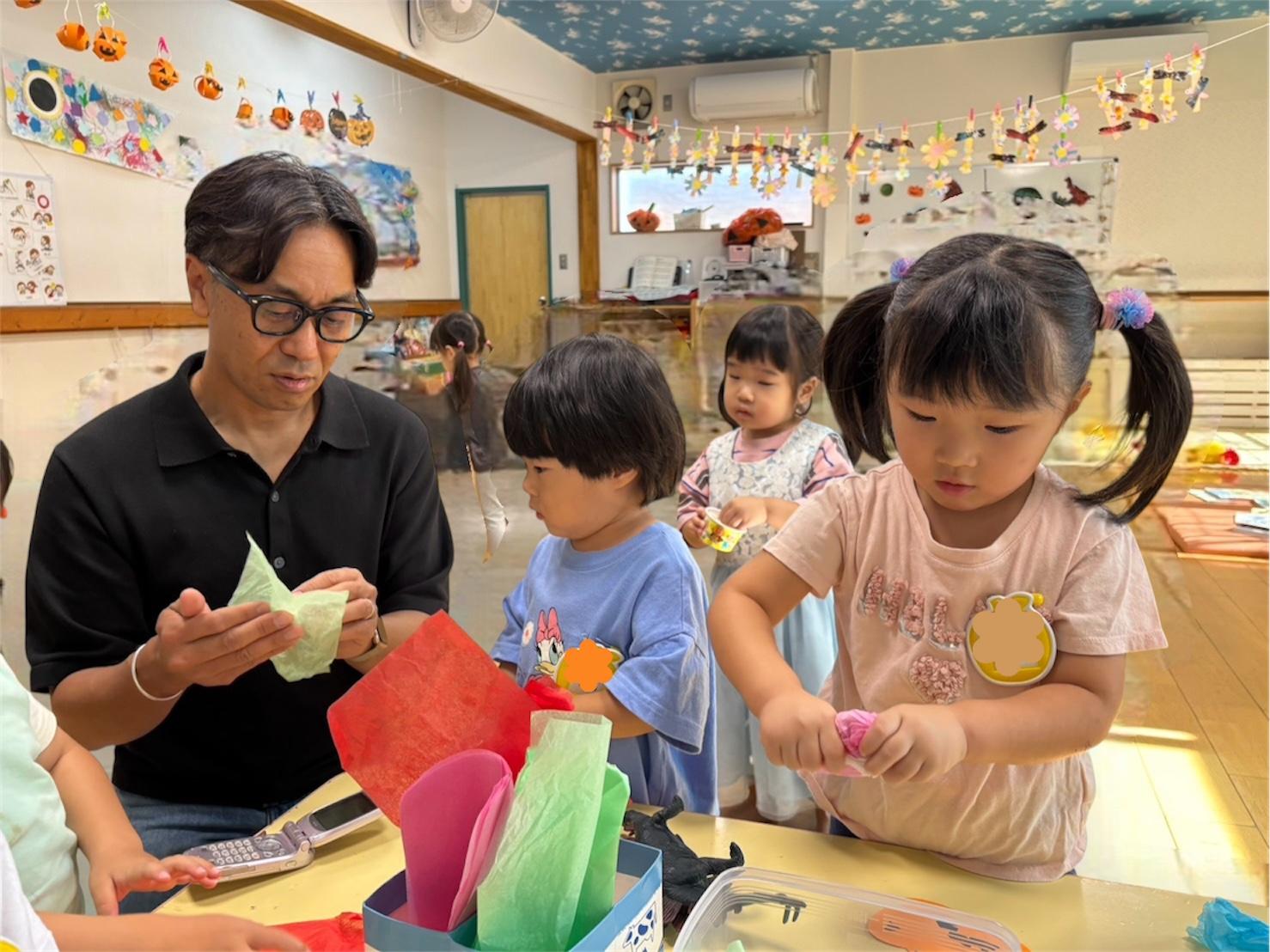 楽しみだね！ハロウィンごっこ！（2歳児）