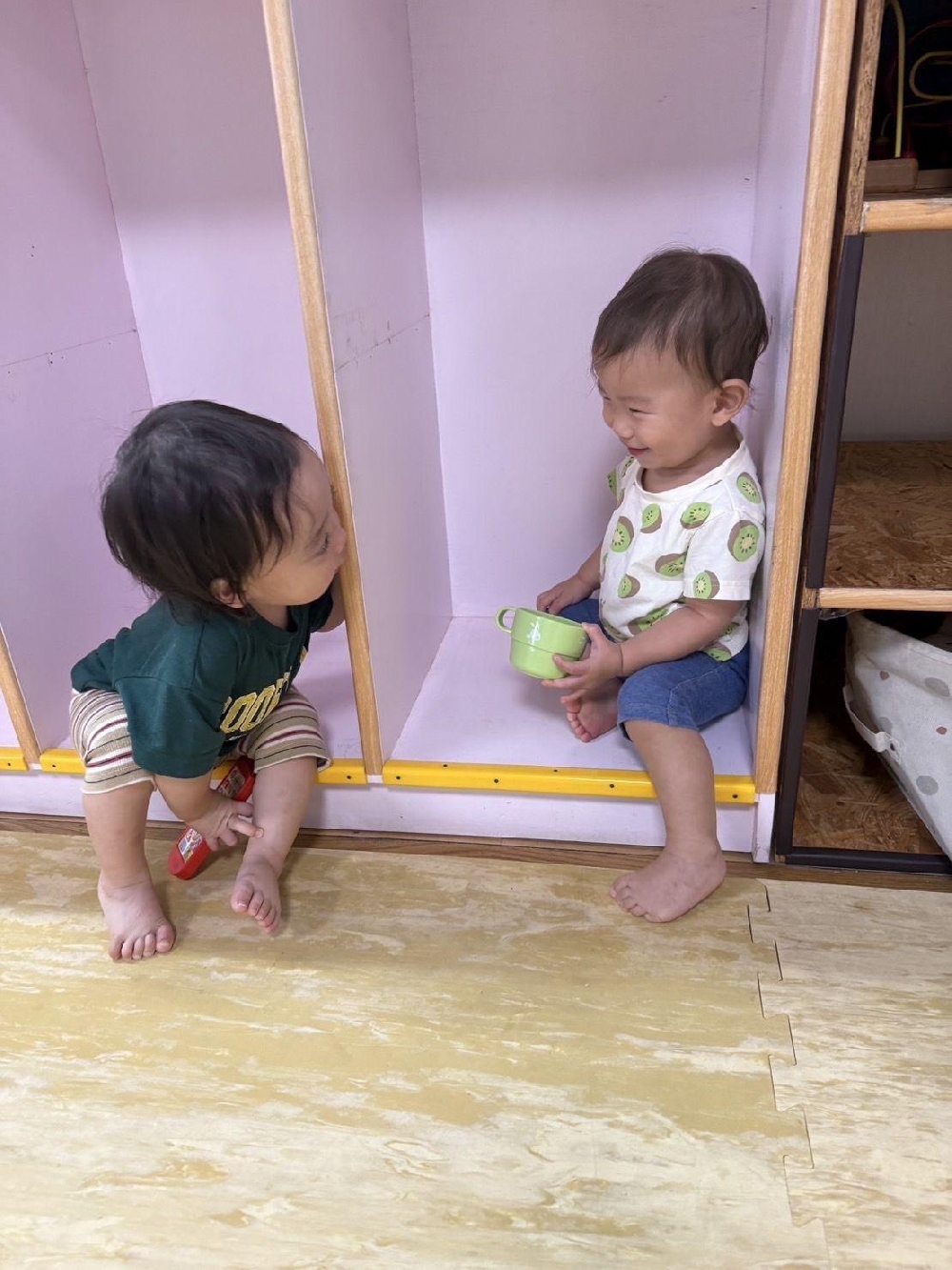 「友だちと遊ぶの楽しいな」（０歳児）