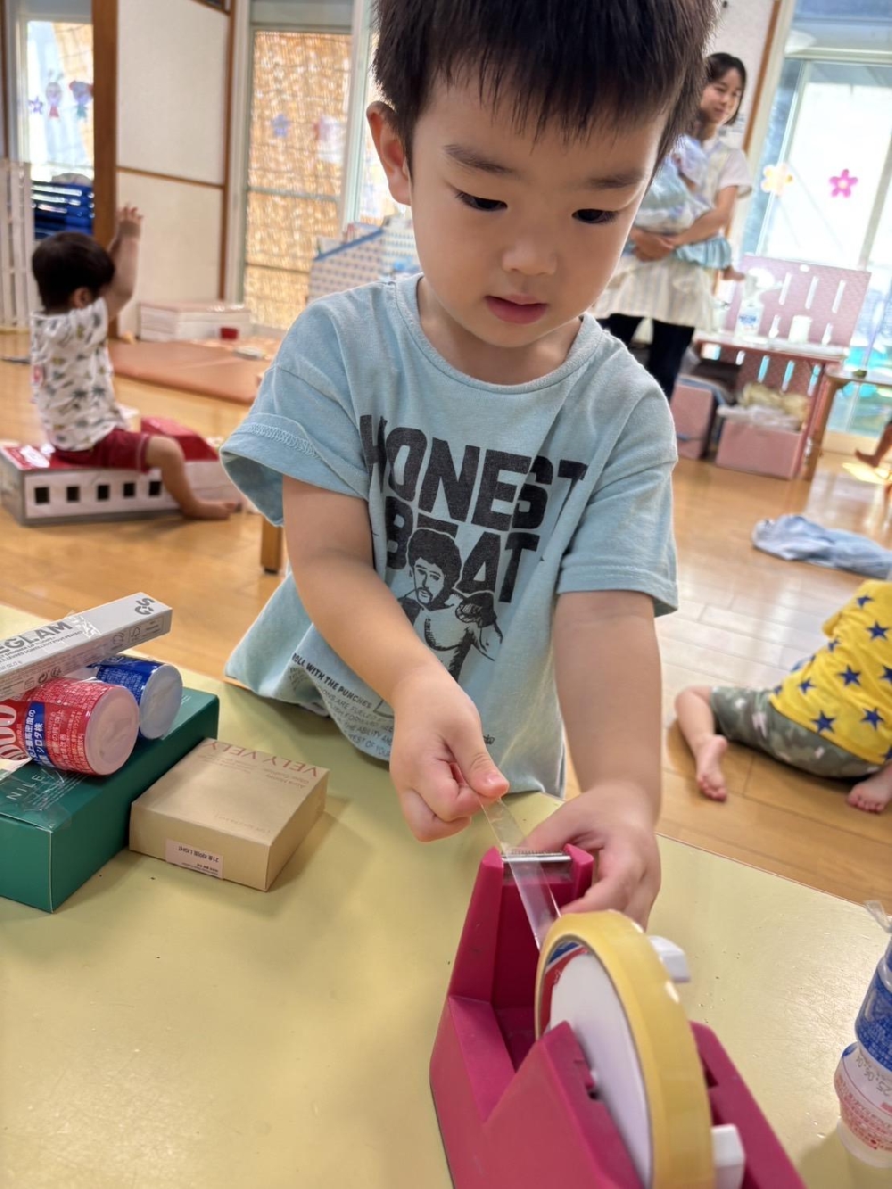 ロボットを作りたい！から始まった、初めての工作遊び（2歳児）
