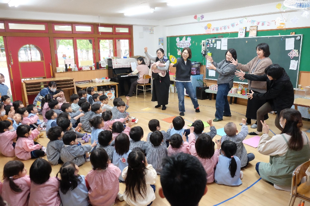 みんなでわいわい♪ 笑顔いっぱいお誕生日会
